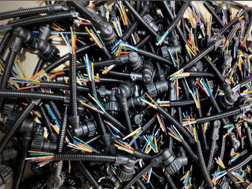 豪沃天龙J6欧曼尾灯座插头